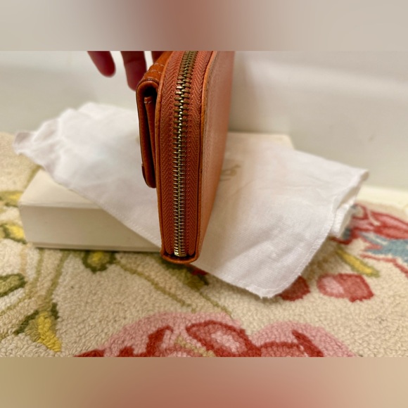 Full Inclusion Chloe Peacock Orange Pebbled Paraty Zippy Wallet - Picture 4 of 16